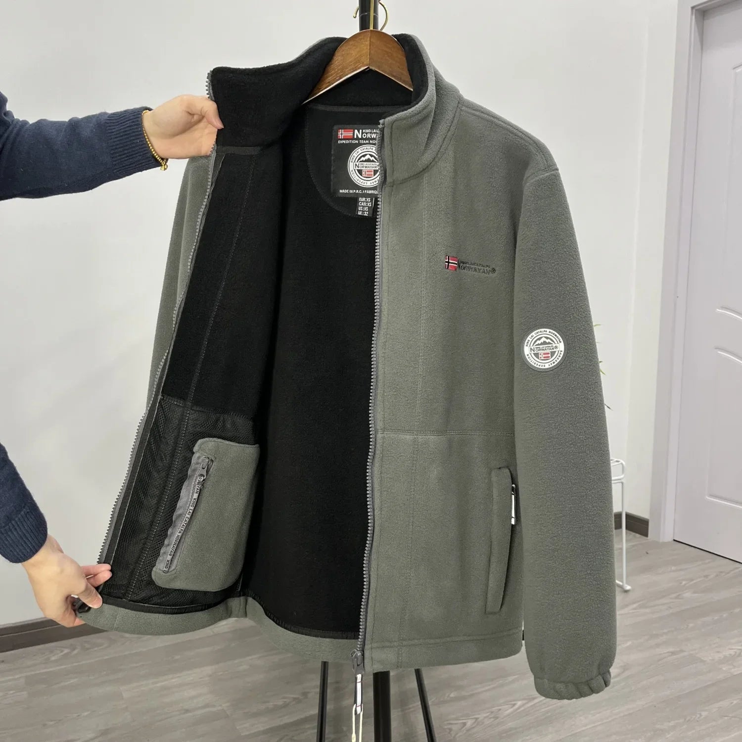 Winter Wool Jacket Men's Mountaineering Double-layer Thick Pocket Jacket Outdoor High Neck Windproof Skiing Sweatshirt Jacket Me