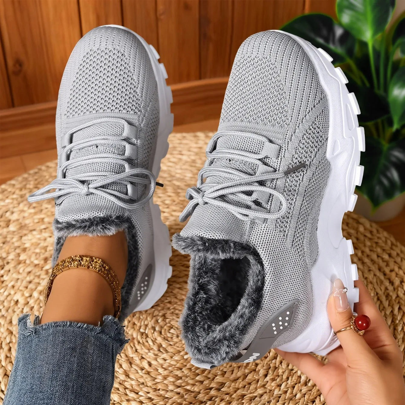 Sneakers Women's Winter Warm Sports Shoes Non Slip Soles Suitable for Cold Weather Outdoor Walking Sports Shoes Ladies Sneakers